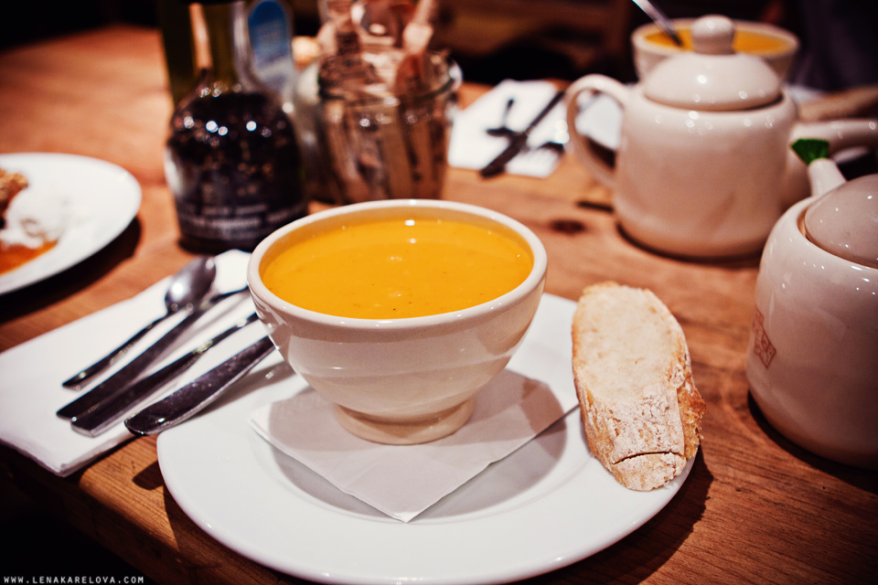 pumpkin soup and bread in Le pain quotidien in Barcelona
