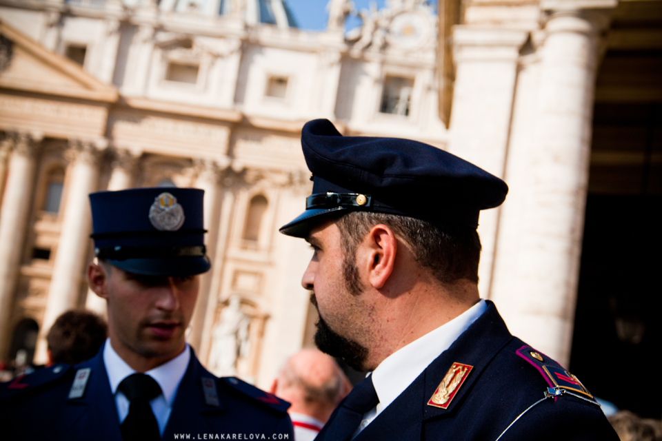 guardin policemen in rome,vatican