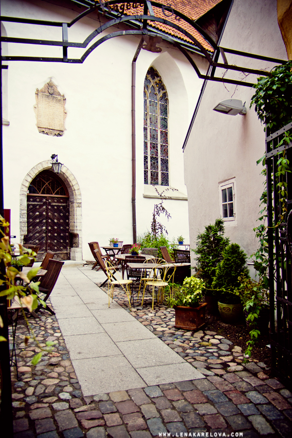 cafes and restaurants in old town of Tallinn