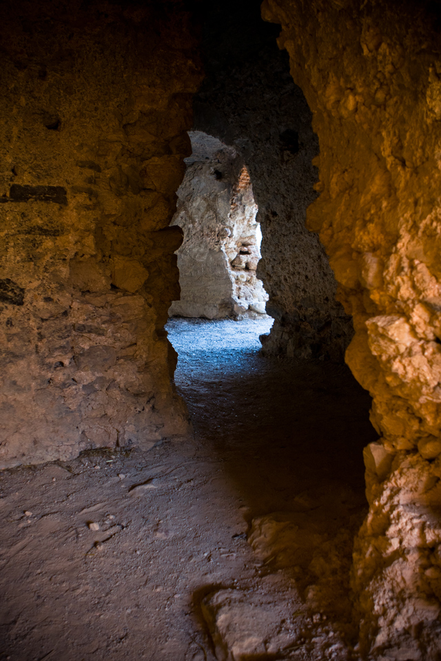 Un agujero en el Castillo de Tortosa - Lea Karelova fotografía