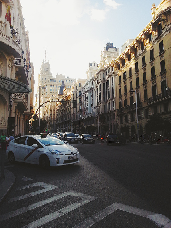 Puesta de sol en Gran Via Madrid, lena Karelova fotogrfía