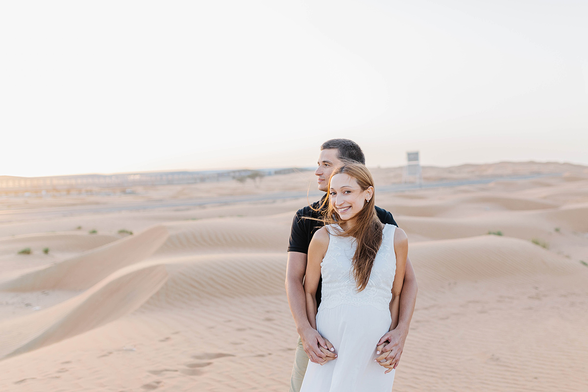 beautiful-pregnancy-photos-of-alona-and-alex-in-dubai-desert
