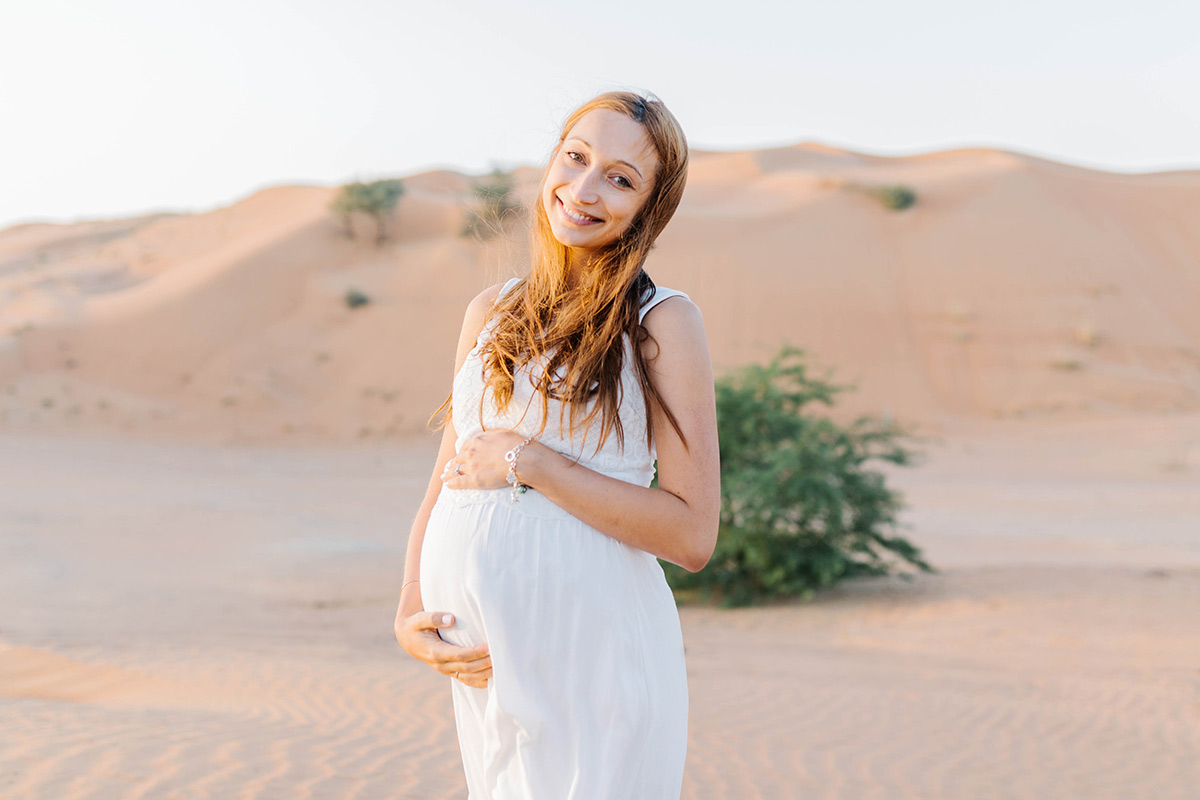 maternity-photoshoot-in-dubai-desert-uae