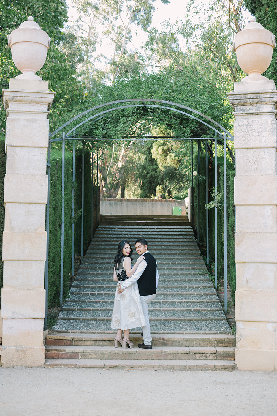 Classic and elegant engagement at Labyrinth Park | Elegant pre wedding photoshoot Barcelona |Engagement photographer Barcelona | Fine Art Photography