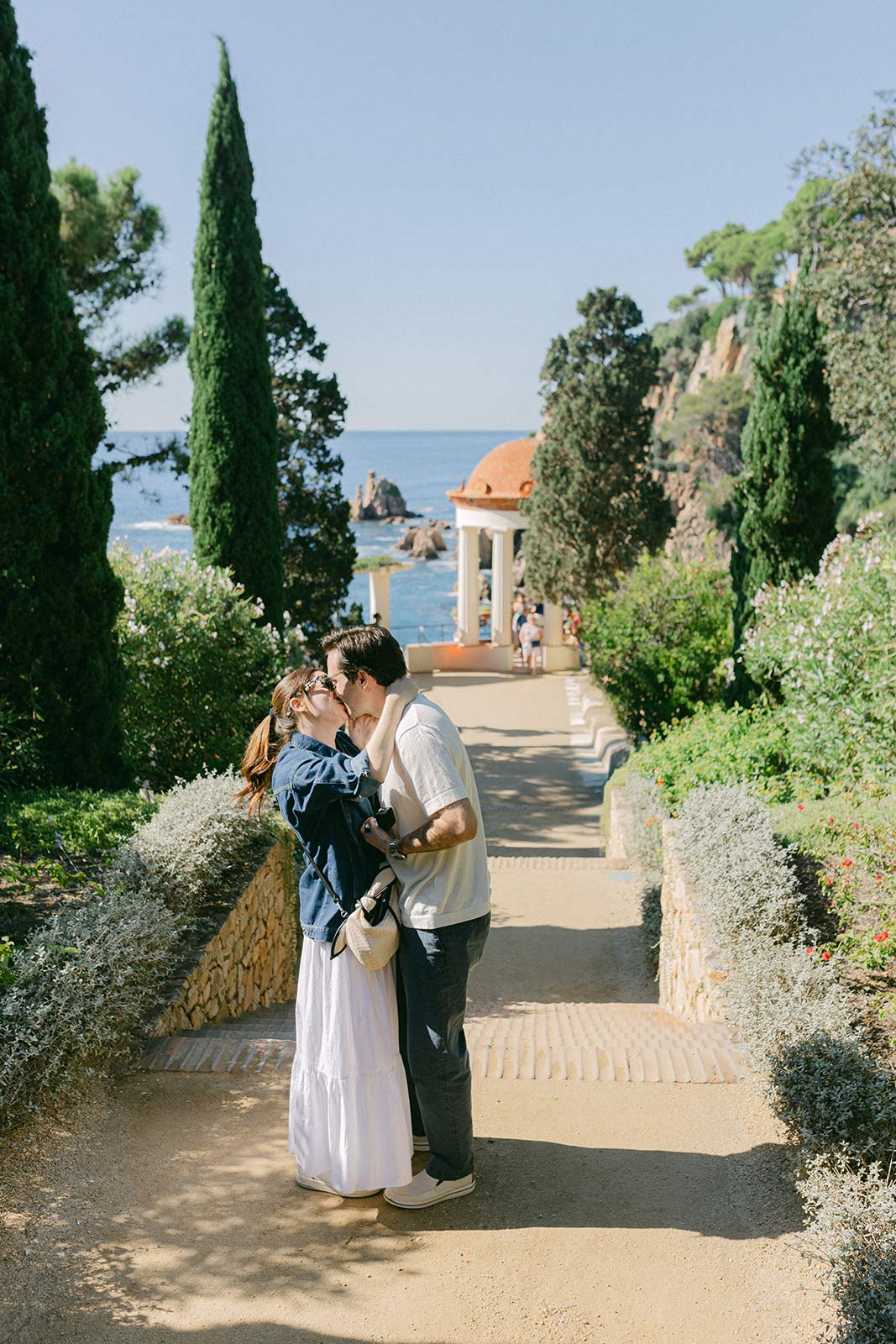 Young couple kissing right after marriage proposal at MArimurtra Botanical Garden | Costa Brava Surprise Marriage Proposal